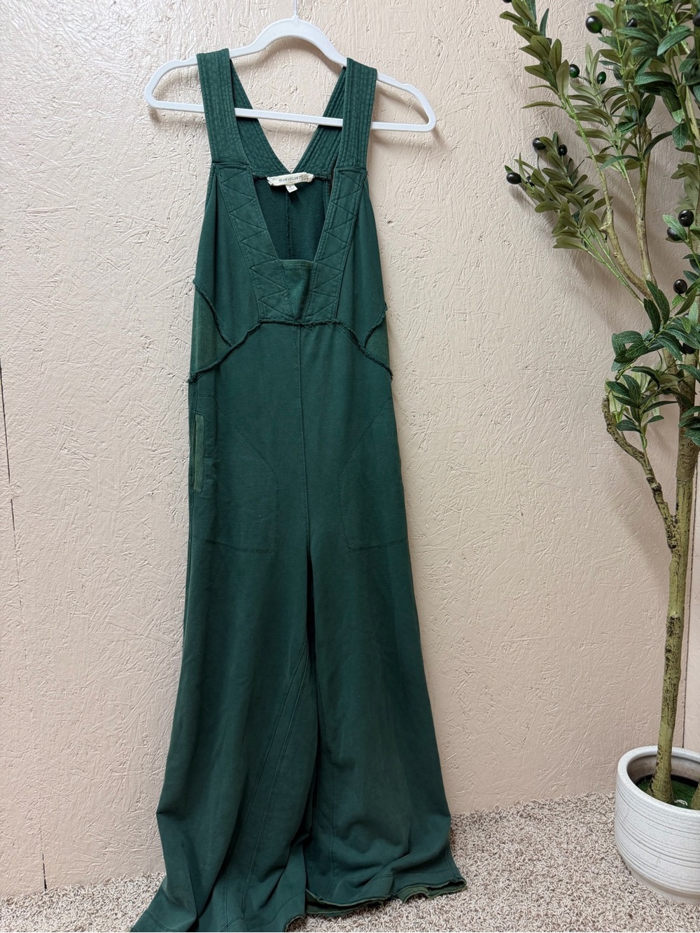 Sleeveless Dark Green Wide-Leg Jumpsuit with V-Neck Panel
